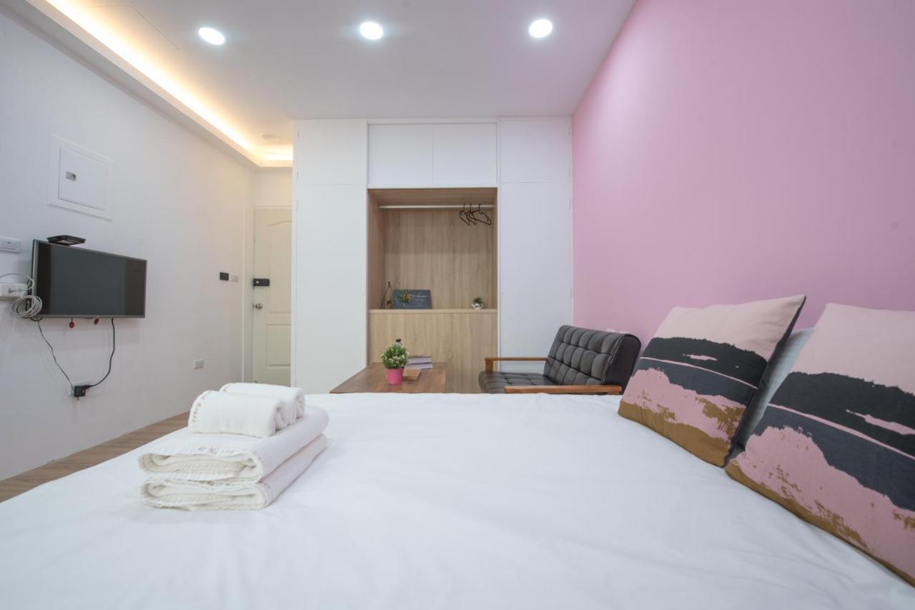 Bird Series B&B&Hostel複合式民宿#本國旅客須先匯款 Тайнань Екстер'єр фото